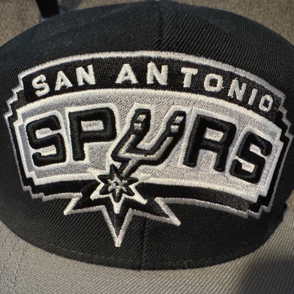 Mitchell & Ness San Antonio Spurs NBA black adjustable snapback cap. - Picture 6 of 7